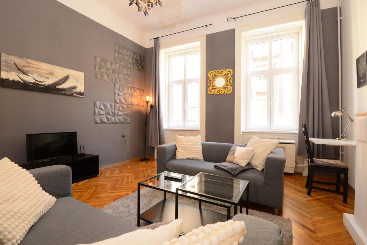 Your Place Apartman บูดาเปสต์ ภายนอก รูปภาพ